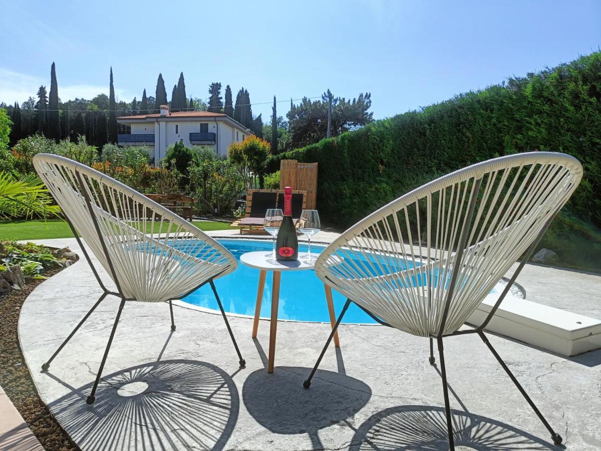 Picnic Room And Pool Castelnuovo del Garda Exterior photo